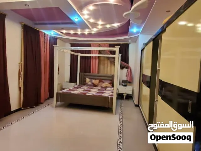 للايجار مفروش فله دورين جديد شارع بغداد 8 غرف ب الف و 200 دولار القطبه مشفره لايتصلي الئ الجاهز مسمم