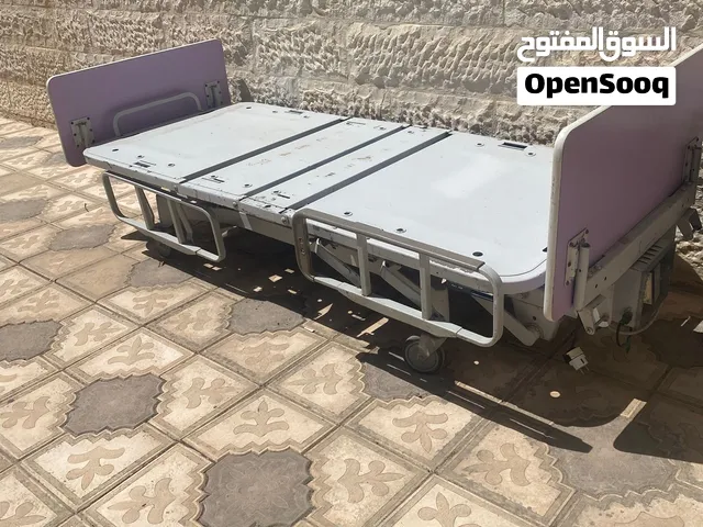 تخت طبي كهربائي