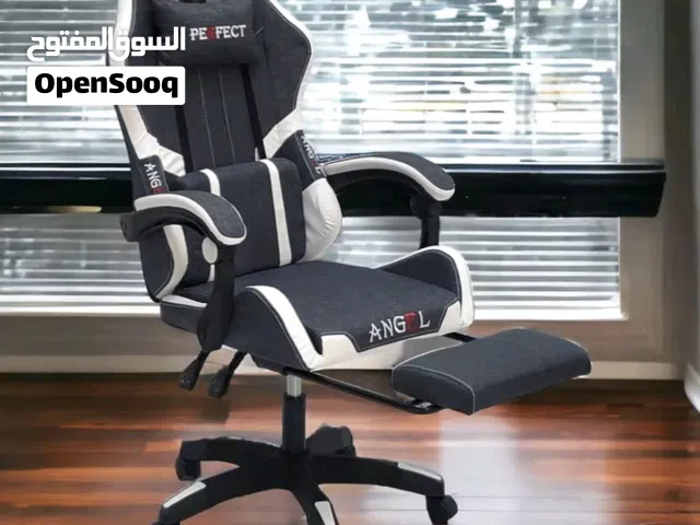 كرسي جيمنق مع مساج واضاءة واسبيكر وتحكمات Gaming chair with massage, lighting, speaker, and controls