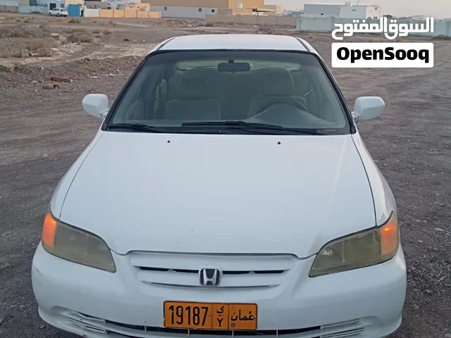 Used 2001 Honda Accord Sedan GCC Specs - White with Electric Mirrors & Airbags