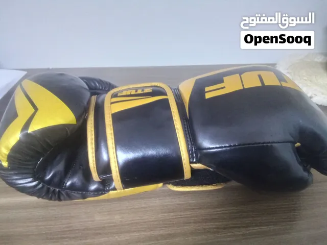 السلام عليكم، للبيع قفازات ملاكمة وكيك بوكسينغ من الماركة المعروفة 2TUF2TAP الأصلية.