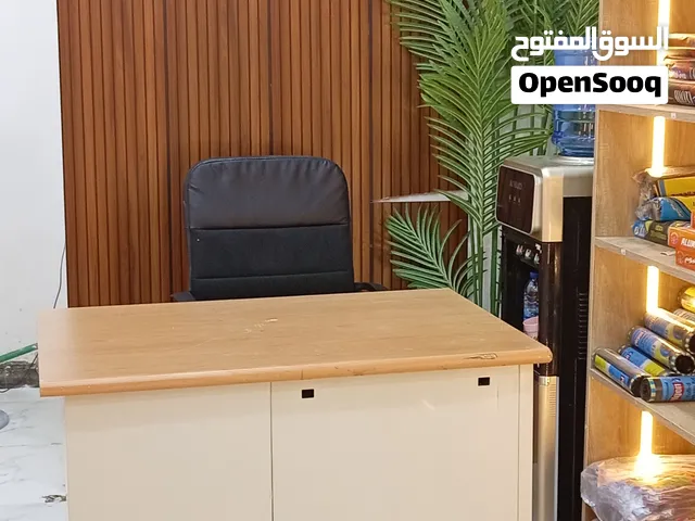 فاترينات +كرسي وميز