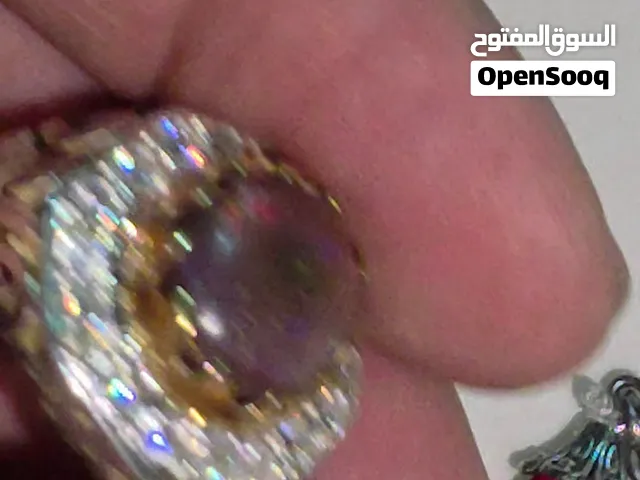 خاتم استثنائي مصاغ يدوياً بدقة فائقة متوج بحجر أوبال فل فاير (انعكاس 8 ألوان)