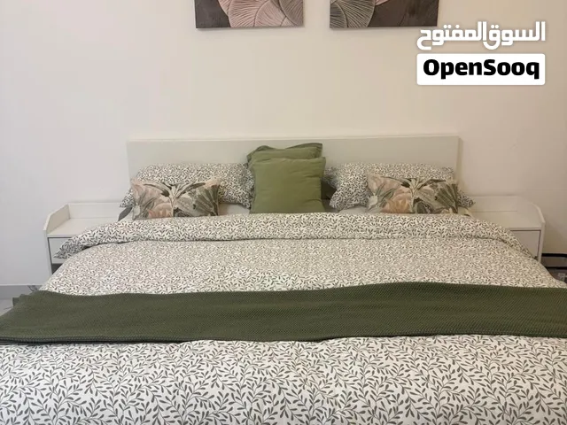 للبيع سرير وكبت كبير شبه جديد