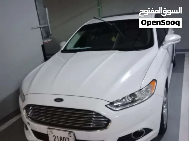 Ford Fusion 2015 2.5L super clean with no accidents / GCC Specs.