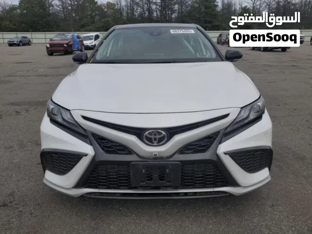 كامري 6 سلندر موديل 2021 الفئه XSE رقم واحد الفول مواصفات جديده سياره ممشاها قليل حادث واحد بسيط..