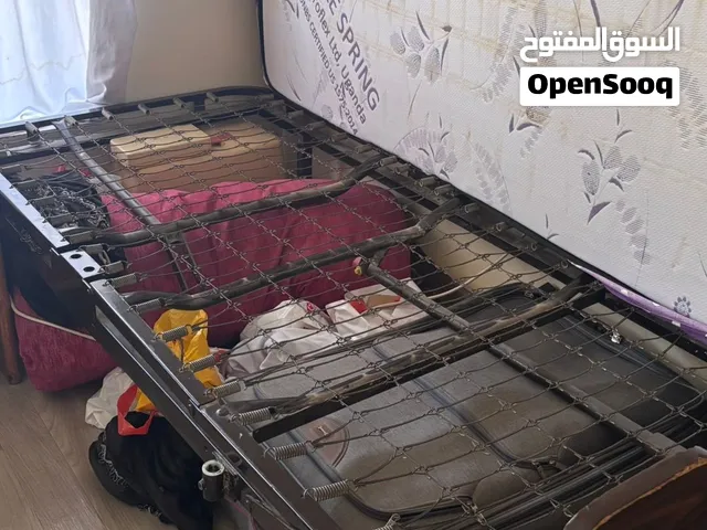 سرير نفر ونص معاه كفرات قووي جدا للزمان