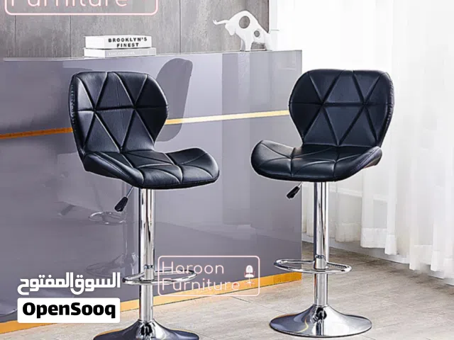 كرسي ستول تصميم رائع باللون الاسود والابيض يناسب جميع المطابخ