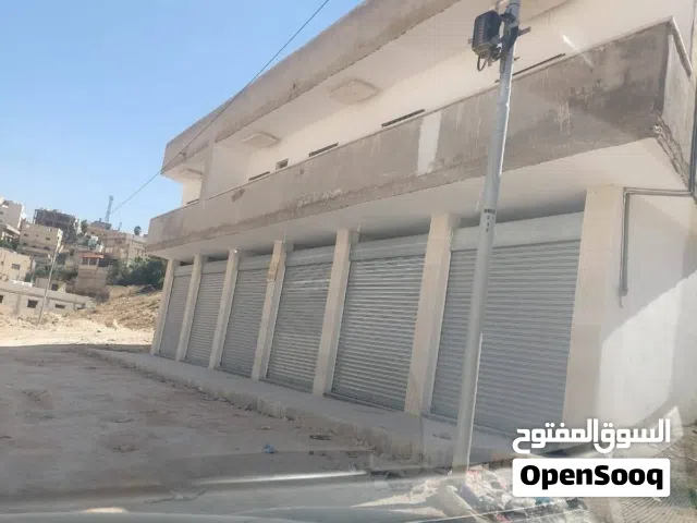 مخازن ومستودعات للايجار موقع حيوي فيهم 3فاز عدد 6