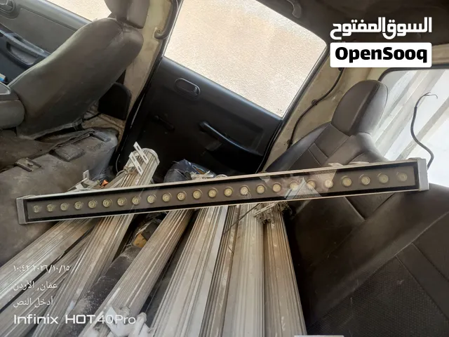 LED إنارة قوية، وهي من نوع الإنارة الدائرية المصنوعة من الألمنيوم، وغالبًا تُستخدم في الورش والمحال