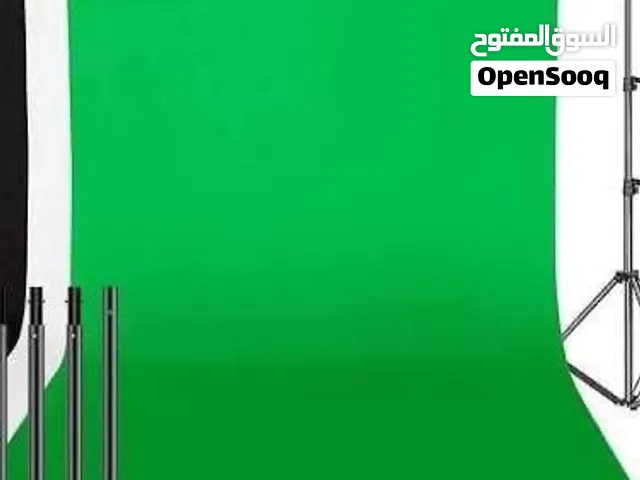 كروما مع ستاند بحالة الوكاله معها ثلاث الوان اخضر وابيض واسود