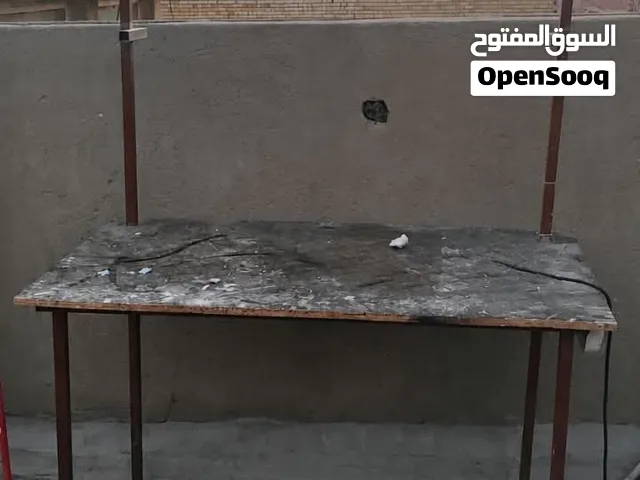 ميز قوي جدا مع نقاط كهرباء مع اضاءة عدد 2