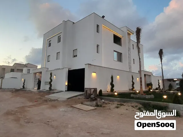 فيلا للبيع علي شارعين في حي لبنان قاريونس