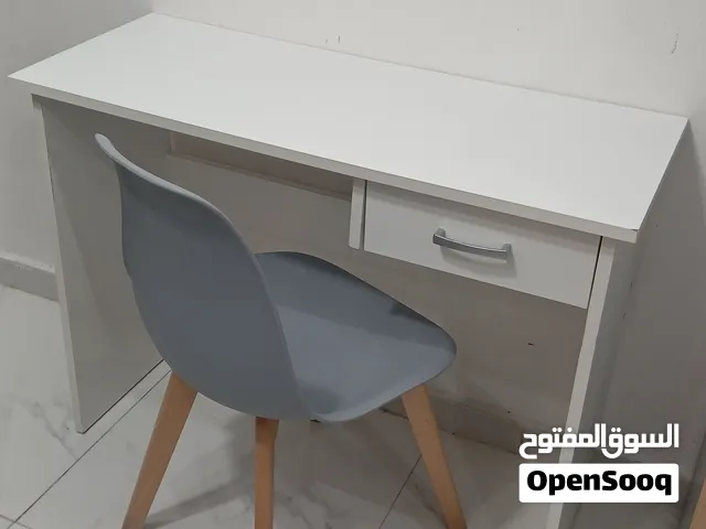 مكتب وكرسي للدراسة
