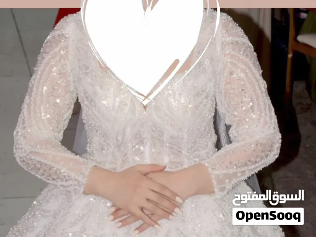 أبيض ومشكوك شك وبياضه بجنن