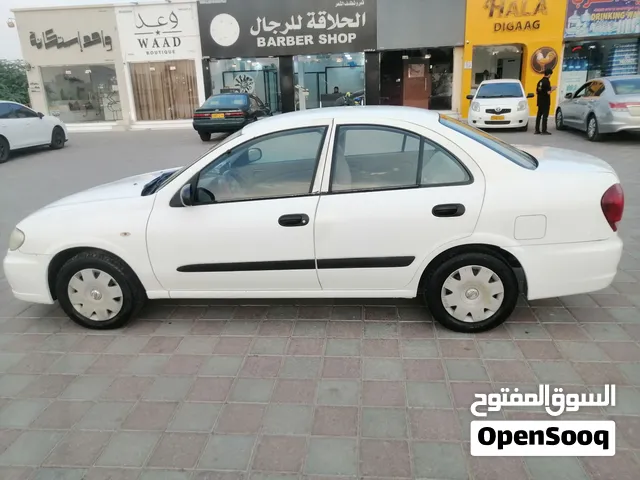 سيارة نيسان صني موديل 2010 نظيفة و جاهزه للاستخدام