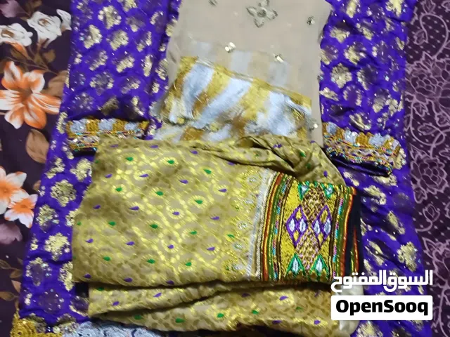 لبسه عمانيه مال الشرقيه مع خياطه وشال جدا جميله ملبوسه مره وحده فقط