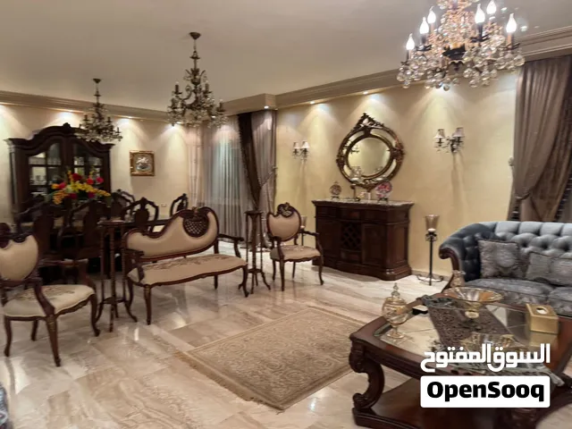 شقة مميزة بتشطيبات أنيقة وديكورات راقية للبيع في خلدا- مع العفش الفاخر مساحة 317 م2