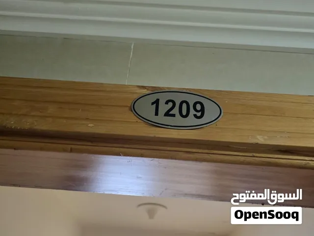 شقه غرفه وصاله بالشارقه الخان 2حمام بدون تأمين. تسهيلات الدفع