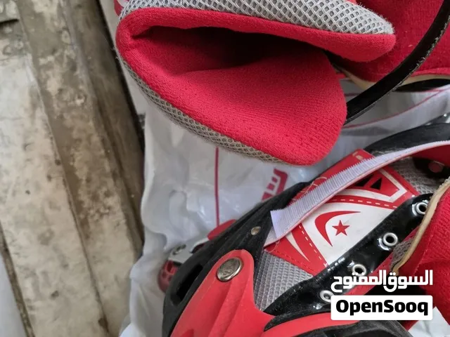 للبيع حذاء تزلج (باتيناج/أسكيت) مستعمل بحالة جيدة جداً ونظيفة، جاهز للاستخدام الفوري ومثالي للمبتدئي