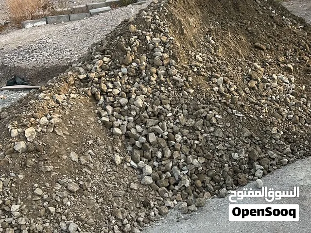 نقوم بتسوية الارض للمواقف