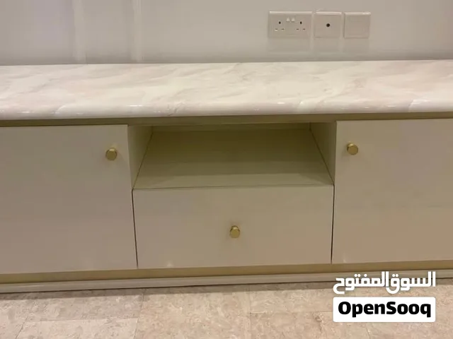 طاولة تلفزيون