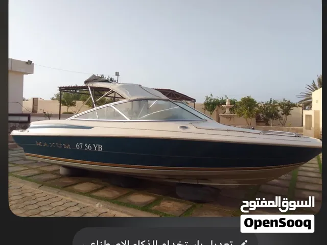 قارب للبيع