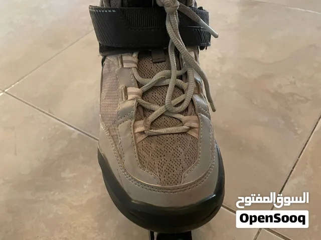 للبيع سكيت OXELO من Decathlon مستعمل وحالته موضحة بالصور السعر:20 ريال قتبل للتفاوض