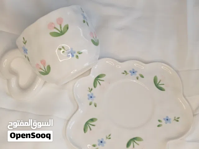 طقم فنجان قهوة وصحن سيراميك بتصميم وردي لطيف