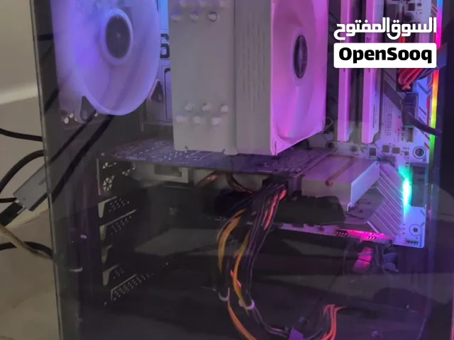 للبيع PC قيمنق مع الشاشة والكيبورد الاحترافي