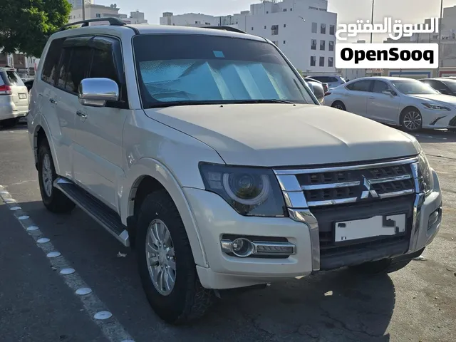 Mitsubishi Pajero 2015 GLS for immediate sale.