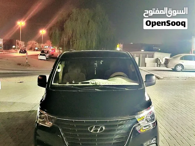 فإن H1 ل بيع بحالة ممتازه  بدون حوادث كير عادي  ديزل  سياحي كامل 12 راكب يسجل شخصي  كيلو متر 155000