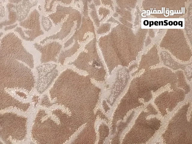 متوفر بساط نطيف كما في الصور المكان طرابلس