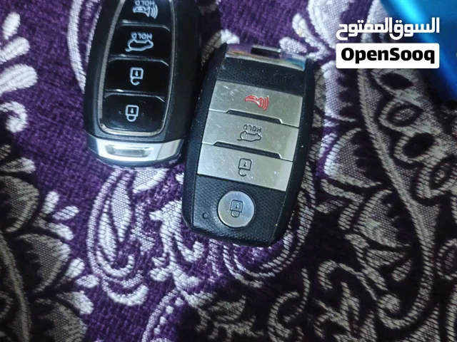 مفتاح سياره الي بحب يشتري يرن وما بقصر معو