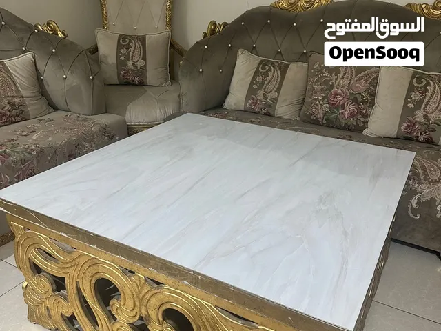 طاولة ضيافة كبيرة ,, طاولتين جانبية