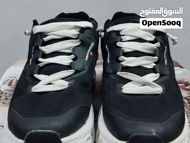 كوتشي اي كلاود  محترم وخفيف جدآ جدآ  مقابل ابو فارس السوري اسكندر ابراهيم،،للجادين فقط