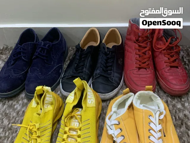 مجموعة احذيه مقاس 42/43