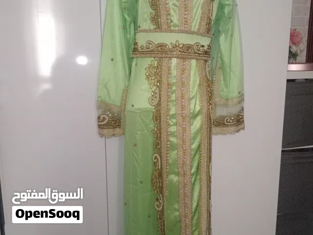 قفطان مغربي بفصوص لامعة و جدابة