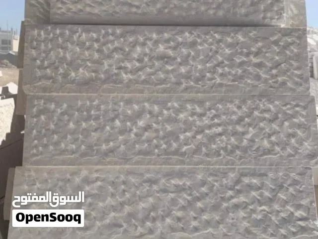 يتوفر لدينا اغلب انواع الحجر والرخام