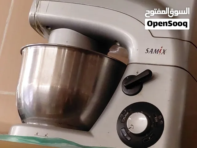 عجانة ناشنول كبيره 8 لتر معاها قطع وفرامه على 75 دينار وعجانة سامكس على 50 دينار استعمال مره واحده