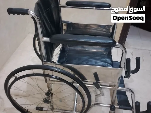كرسي متحرك لكبار السن