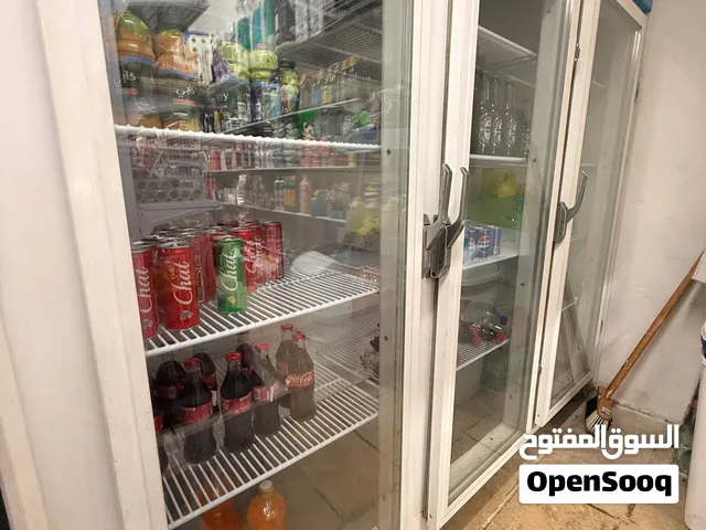 ثلاجة تبريد تتكون من ثلاث ابواب