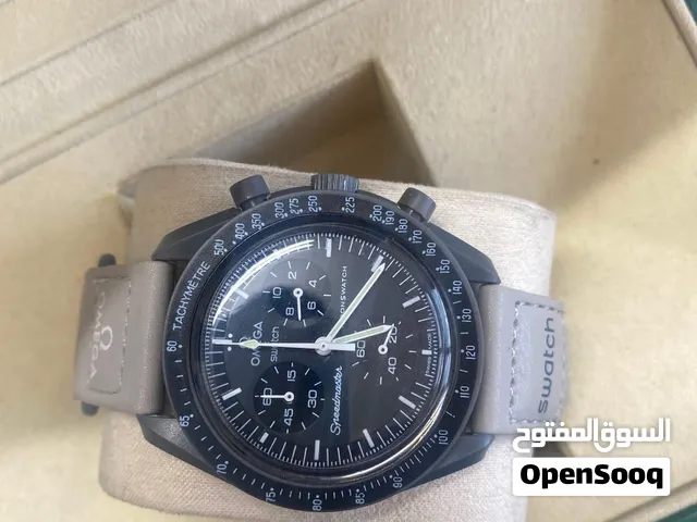تصميم مستوحى من التعاون العالمي بين Omega و Swatch  ساعة جمعت الفخامة مع الروح الشبابية بستايل جريء