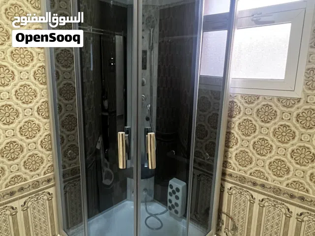 (بيع مستعجل) حمام سباحة بمواصفات كثيرة استخدام بسيط جدا