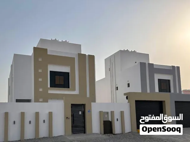 فلل للبيع جميع الخدمات حوش واسع