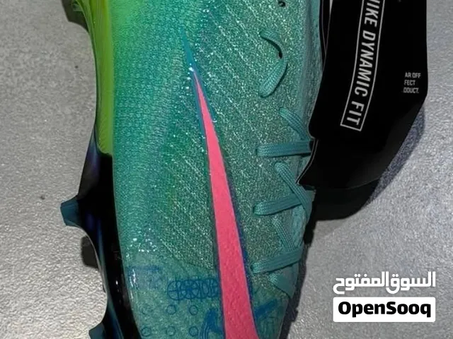 أحذية جديدة غير مستعملة