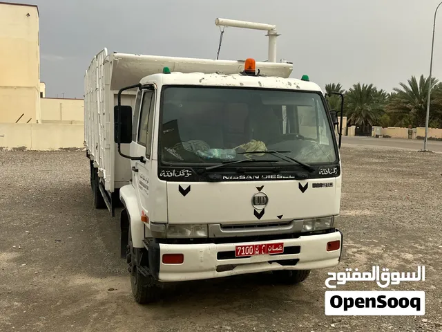 نيسان UD بحالة ممتازة 7ton موديل 2007 الجير والمكينة والصندوق بحالة ممتازة