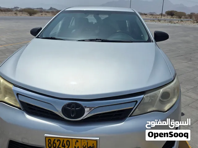 تويوتا كامري 2014 ذات مواصفات خليجية مركبة مستعملة بحالة ممتازة