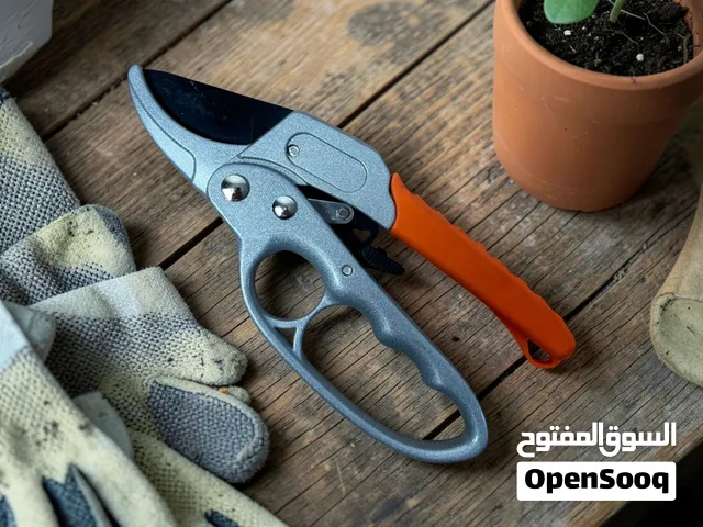 مقص تقليم الأشجار المثالي لحديقتك!
