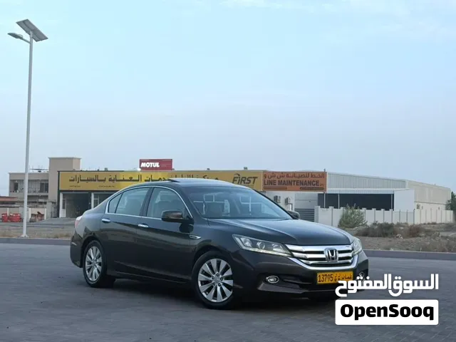 هوندا أكورد 2015 خليجي وكالة عمان EXL الفول شاشتين جلد داخلية بيج وكالة  فتحة سقف تكيف خلفي نظيفة